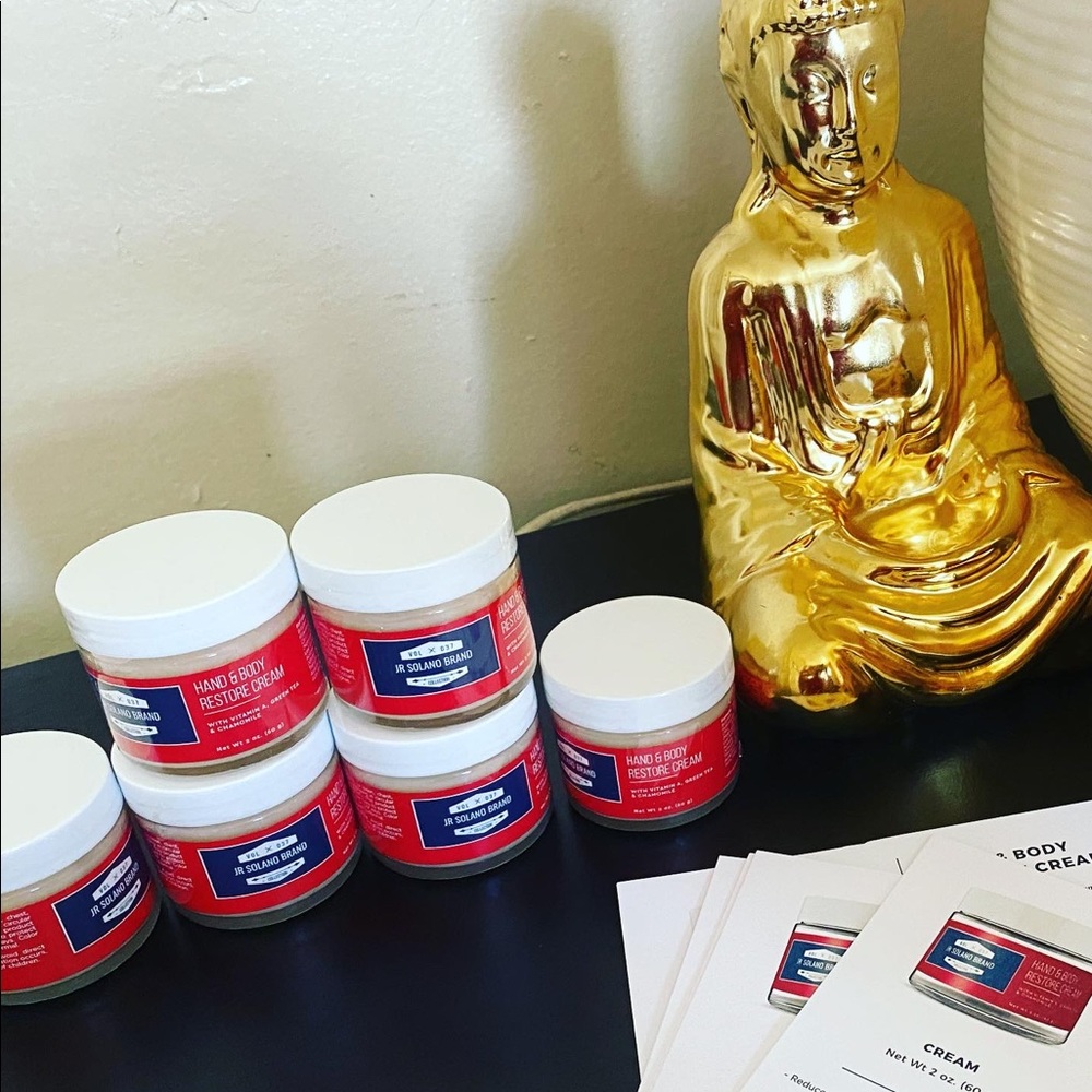 HAND & BODY RESTORE CREAM
Nutrient-rich, smoothing